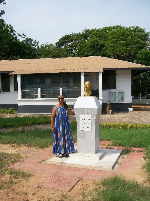 Veta and DuBois in Accra